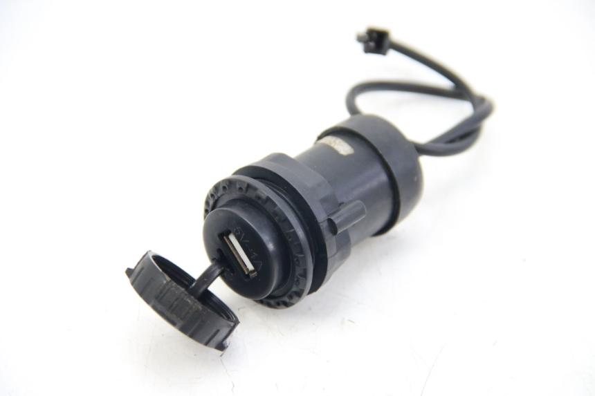 photo de CIGARETTE LIGHTER SOCKET LVNENG S5 1 (2019 - 2023)