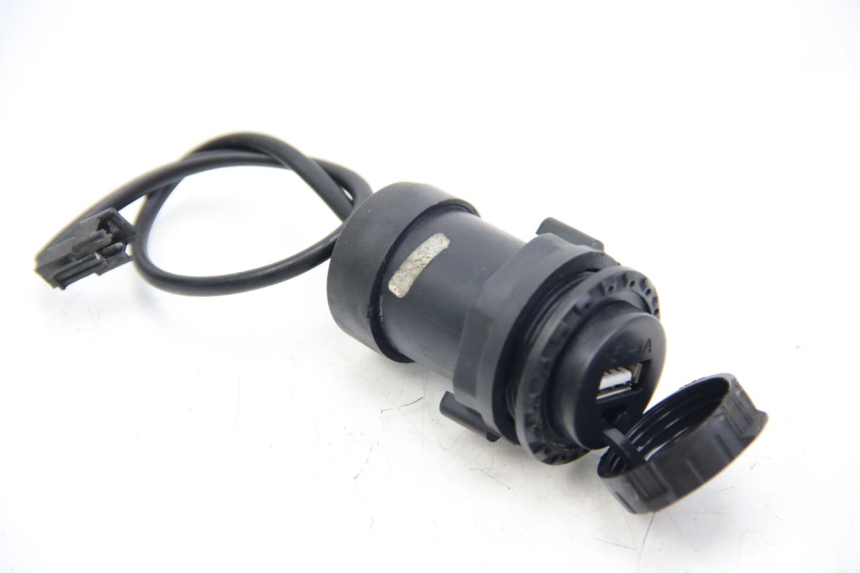 photo de CIGARETTE LIGHTER SOCKET LVNENG S5 1 (2019 - 2023)