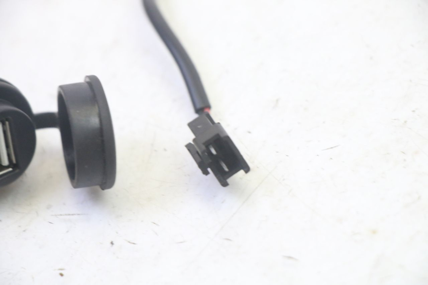 photo de CIGAR LIGHTER SOCKET EFUN PUSA 1 - Technical close-up