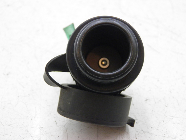 photo de CIGAR LIGHTER SOCKET SYM GTS 125 (2005 - 2008) - Zoom on usage condition