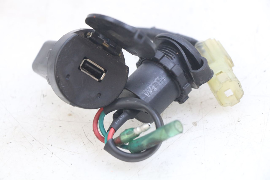 photo de CIGARETTE LIGHTER SOCKET SYM GTS EFI 125 (2012 - 2016)