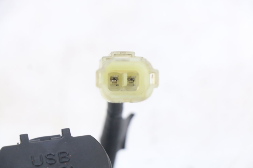 photo de CIGARETTE LIGHTER SOCKET SYM GTS EFI 125 (2012 - 2016)