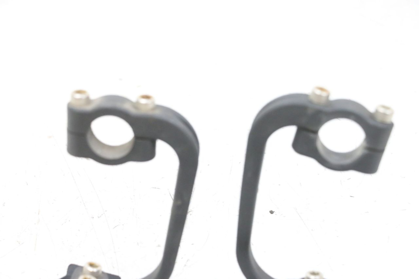 photo de HANDGUARDS RIEJU MRT 50 (2018 - 2021) - Zoom on usage condition