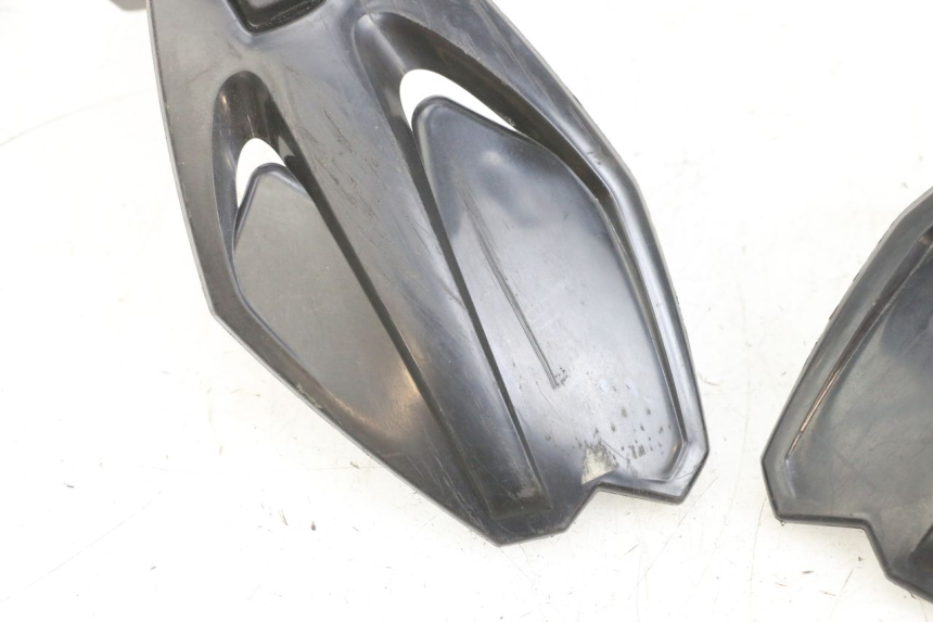 photo de HANDGUARDS RIEJU MRT 50 (2018 - 2021) - Fixing points details