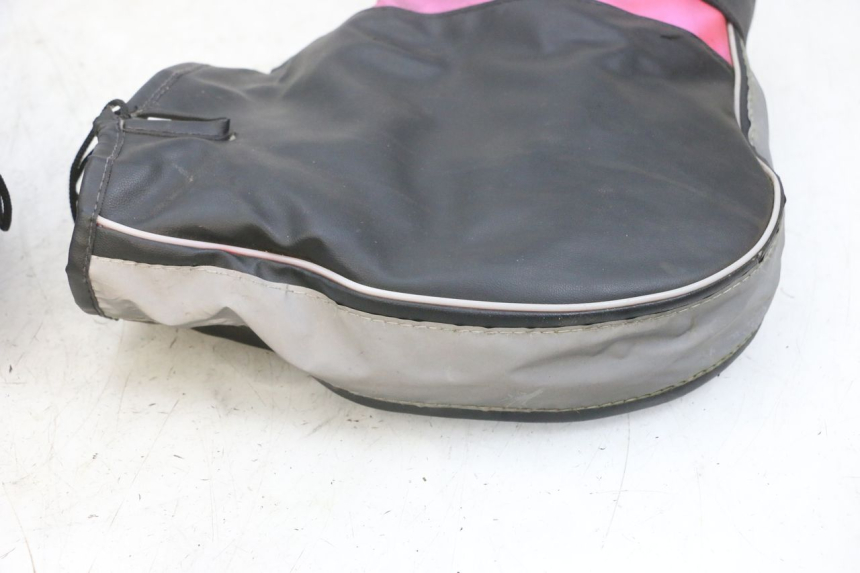 photo de HANDGUARDS PIAGGIO ZIP 4T 50 (2018 - 2020) - Additional view of the item