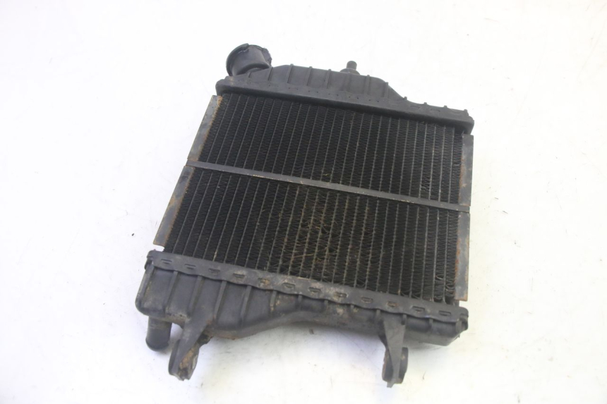 photo de COOLANT RADIATOR YAMAHA TZR 50 (2008 - 2016) - Fixing points details