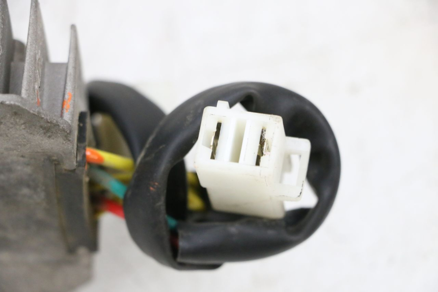 photo de CHARGING REGULATOR KYMCO AGILITY 4T 50 (2018 - 2022) - Alternative perspective