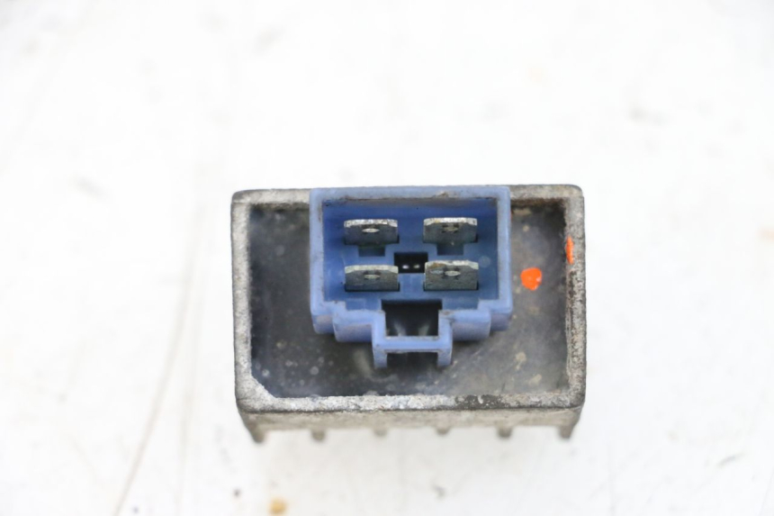 photo de REGULATOR MBK BOOSTER SPIRIT NAKED 50 (2004 - 2017) - Zoom on usage condition