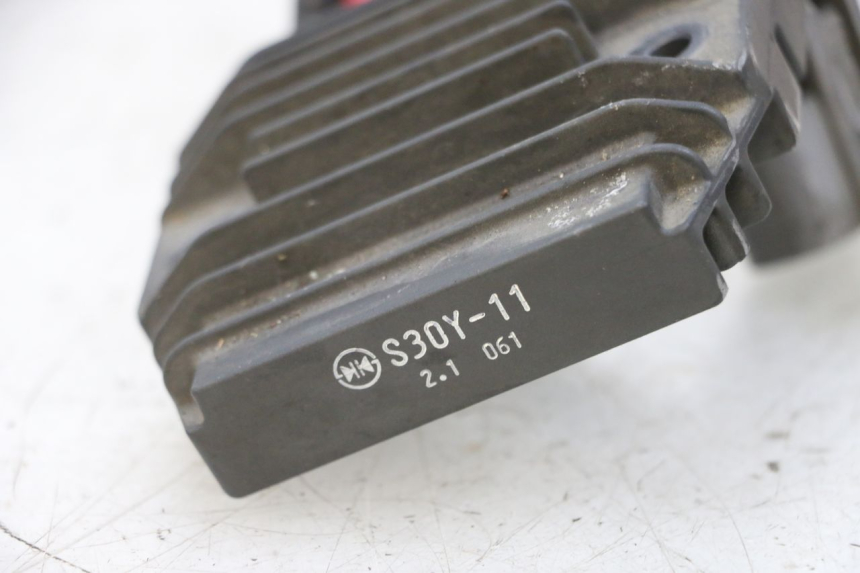 photo de CHARGING REGULATOR YAMAHA FJR ABS 1300 (2006 - 2012) - Technical close-up
