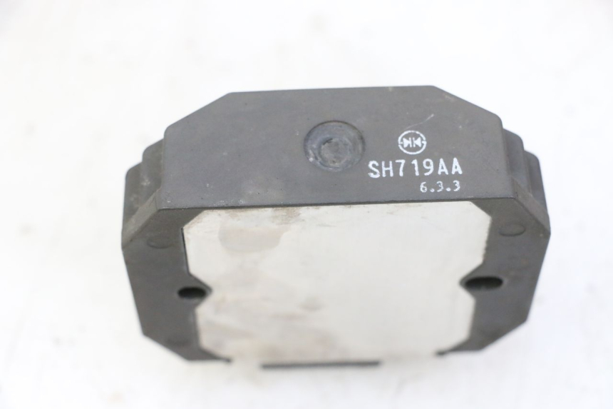 photo de REGULATOR YAMAHA FZ6 N FAZER 600 (2004 - 2006)