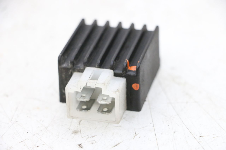 photo de CHARGING REGULATOR PEUGEOT KISBEE 2T 50 (2010 - 2017) - Zoom on usage condition