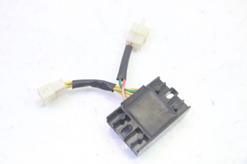 photo de CHARGING REGULATOR PEUGEOT KISBEE 4T 50 (2018 - 2022) - Alternative perspective