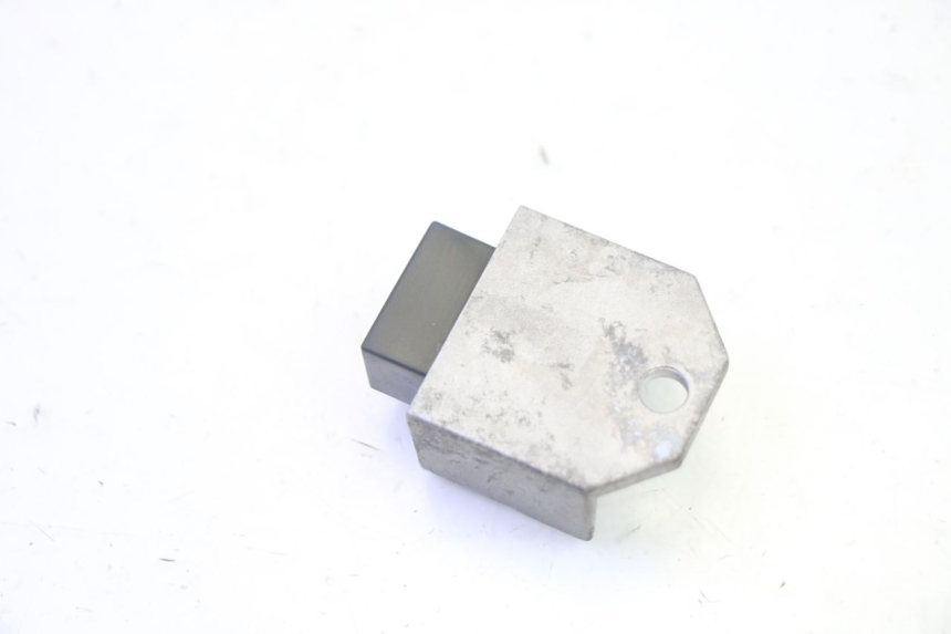 photo de CHARGING REGULATOR PEUGEOT LUDIX 50 (2005 - 2007) - Zoom on usage condition