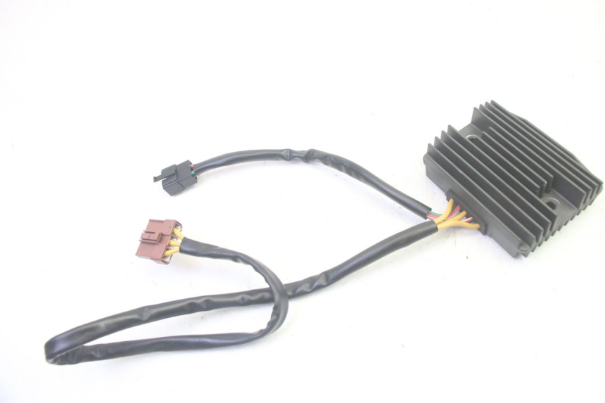 photo de CHARGING REGULATOR PIAGGIO MP3 LT 400 (2007 - 2012) - Alternative perspective