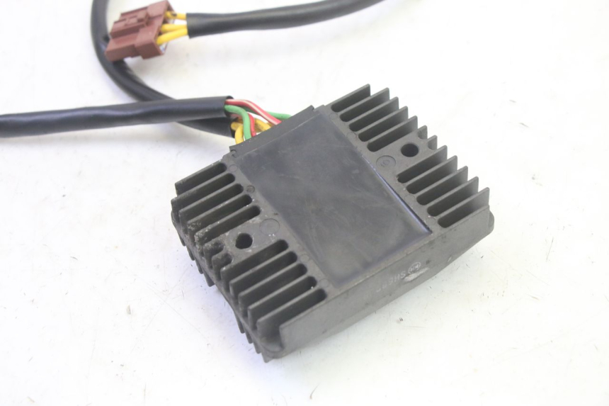 photo de CHARGING REGULATOR PIAGGIO MP3 RL 250 (2007 - 2010) - Fixing points details
