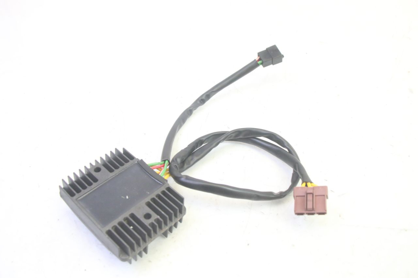 photo de CHARGING REGULATOR PIAGGIO MP3 RL 250 (2007 - 2010) - Alternative perspective