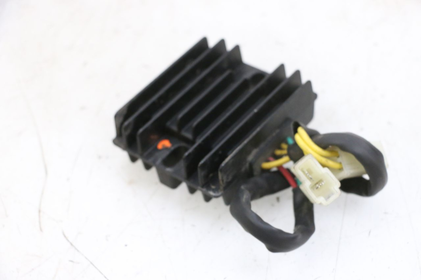 photo de REGULATOR PEUGEOT SPEEDFIGHT 4 4T EFI 50 (2021 - 2025) - Zoom on usage condition