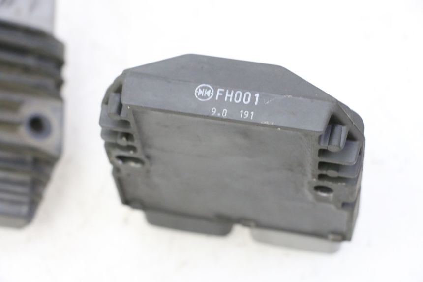 photo de CHARGING REGULATOR YAMAHA TDM ABS 900 (2002 - 2014)