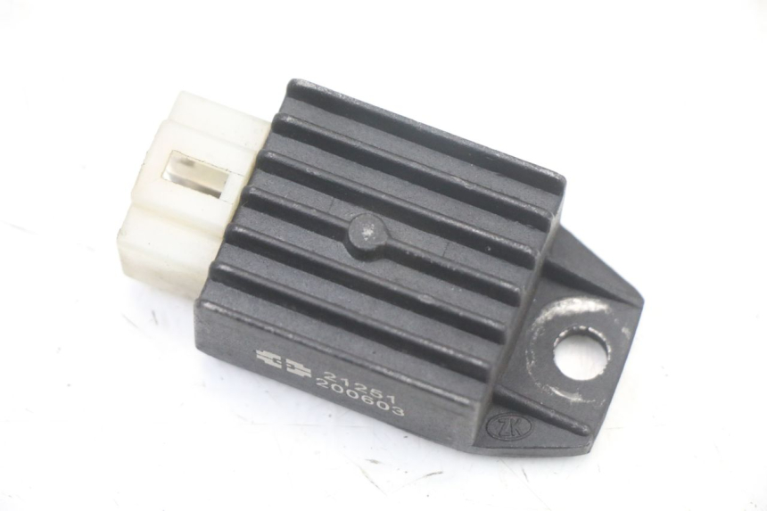 photo de CHARGING REGULATOR VONROAD YIBEN 125 (2006 - 2010) - Component detail