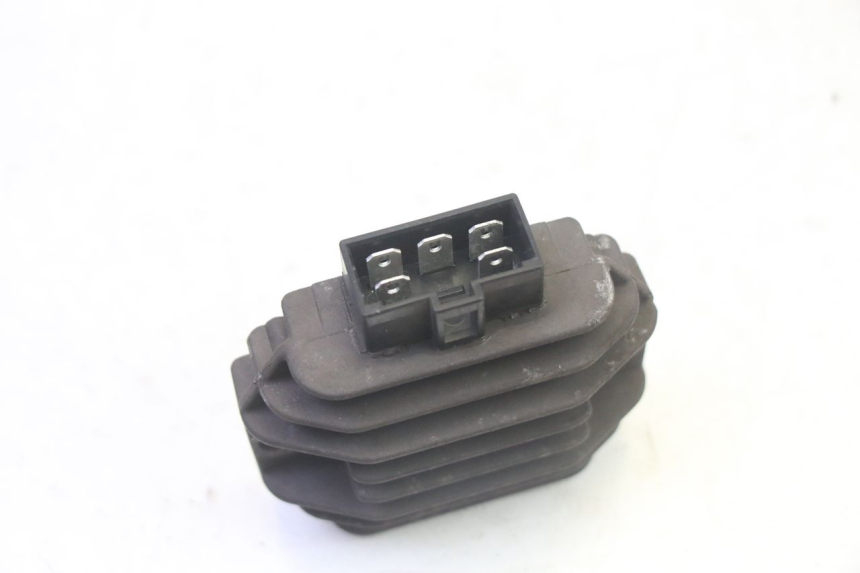 photo de CHARGING REGULATOR YAMAHA X-MAX XMAX 125 (2010 - 2013) - Alternative perspective