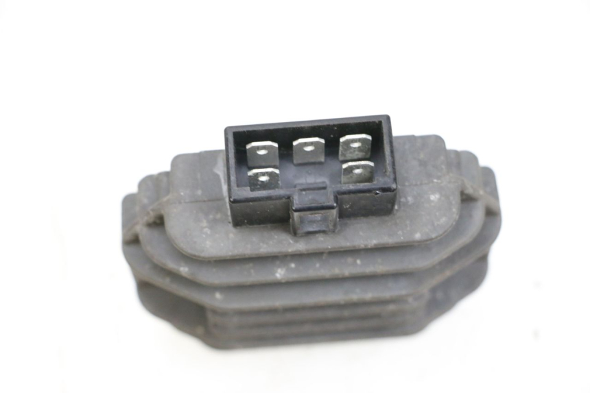 photo de CHARGING REGULATOR YAMAHA X-MAX XMAX 125 (2010 - 2013) - Alternative perspective