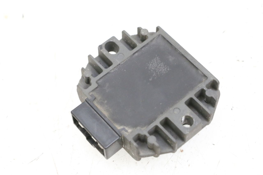 photo de CHARGING REGULATOR YAMAHA X-MAX XMAX 125 (2010 - 2013) - Technical close-up