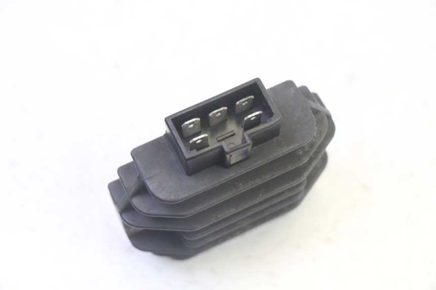 photo de CHARGING REGULATOR PIAGGIO X8 125 (2004 - 2007) - Technical close-up