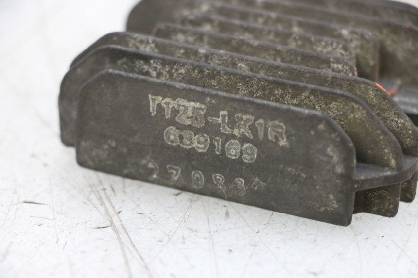 photo de CHARGING REGULATOR PIAGGIO X8 125 (2004 - 2007) - Alternative perspective