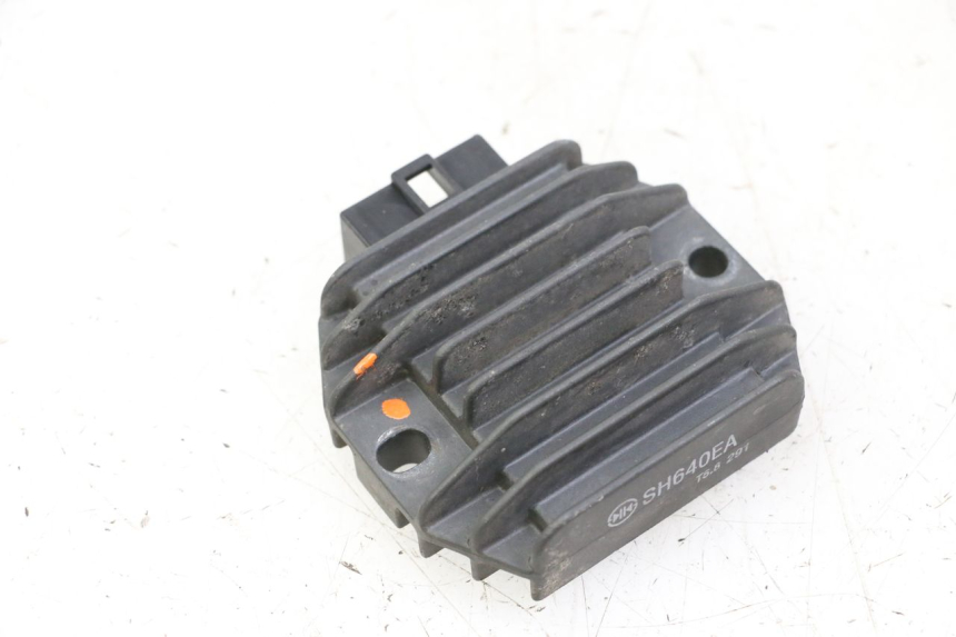 photo de CHARGING REGULATOR YAMAHA YP MAJESTY 125 (2002 - 2006)