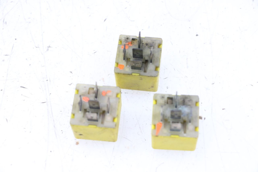 photo de ELECTRICAL RELAY PIAGGIO VESPA GTS SUPER IE 125 (2009 - 2016) - Component detail