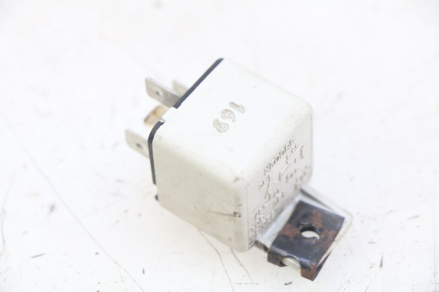 photo de ELECTRICAL RELAY PIAGGIO VESPA LXV 125 (2006 - 2009)