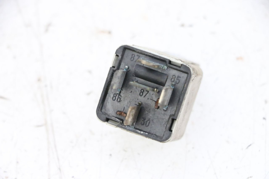 photo de ELECTRICAL RELAY PIAGGIO X8 125 (2004 - 2007) - Alternative perspective