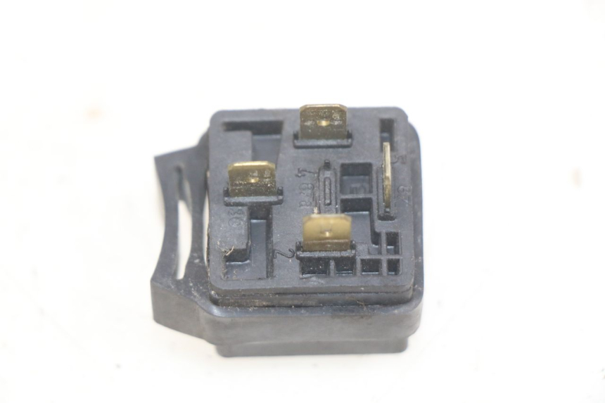photo de ELECTRICAL RELAY YAMAHA YP MAJESTY 125 (1998 - 2001)