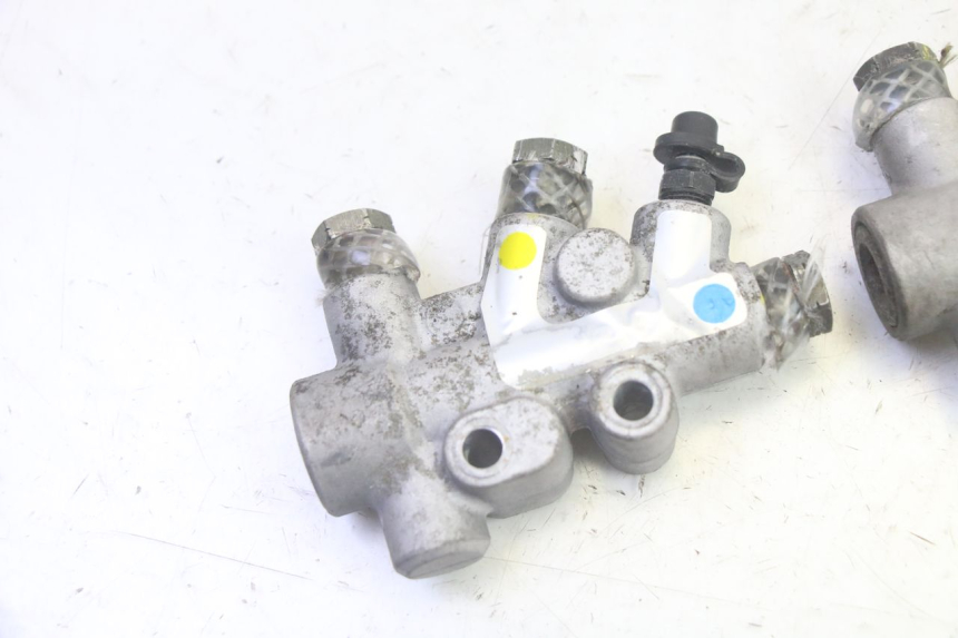 photo de BRAKE PROPORTIONING VALVE PIAGGIO MP3 RL 250 (2007 - 2010) - Zoom on usage condition