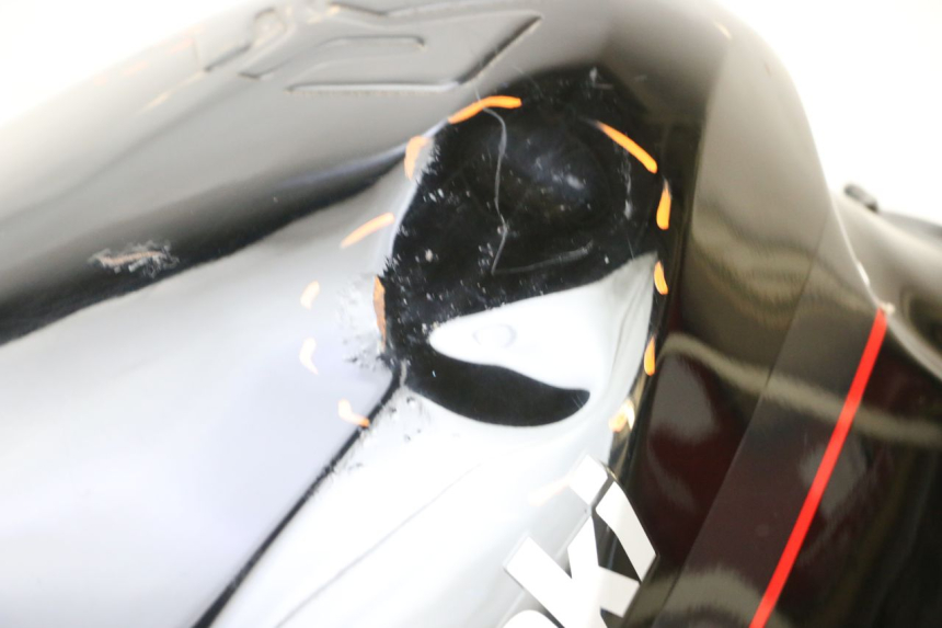 photo de FUEL TANK KAWASAKI GPZ RX 1000 (1986 - 1988) - Zoom on usage condition