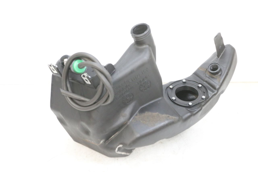 photo de FUEL TANK PIAGGIO ZIP 4T 50 (2018 - 2020) - Alternative perspective