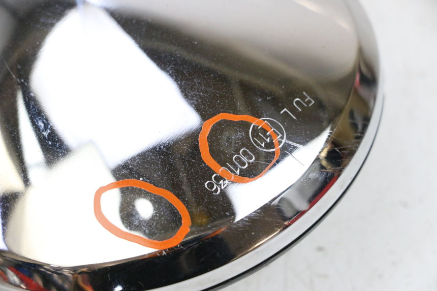 photo de RIGHT MIRROR PIAGGIO VESPA GTS SUPER IE 125 (2009 - 2016) - Surface and material condition