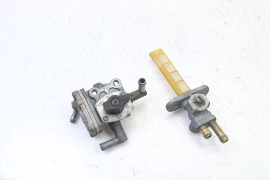 photo de FUEL TANK TAP SUZUKI GS GSE 500 (2001 - 2003)