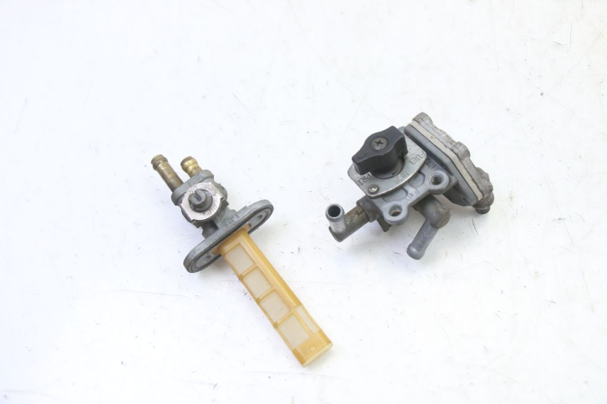 photo de FUEL TANK TAP SUZUKI GS GSE 500 (2001 - 2003)