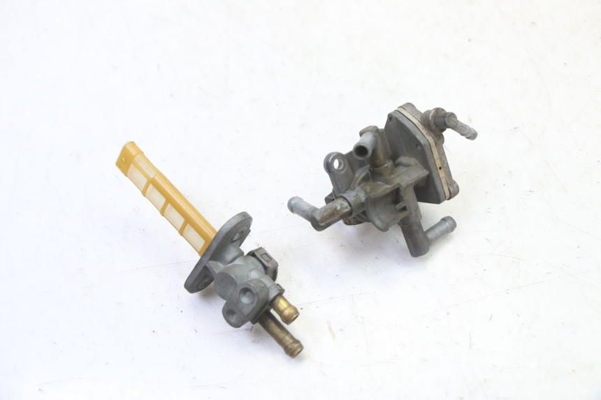 photo de FUEL TANK TAP SUZUKI GS GSE 500 (2001 - 2003)