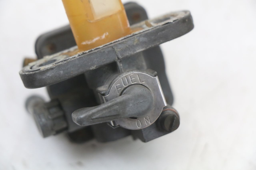 photo de FUEL TANK TAP SUZUKI GSX E 250 (1982 - 1983)