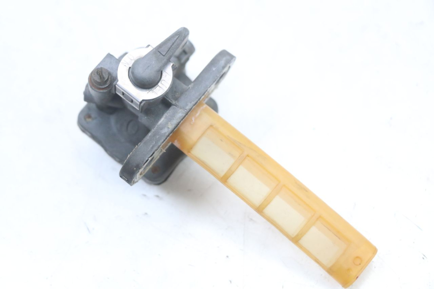 photo de FUEL TANK TAP SUZUKI GSX E 250 (1982 - 1983)