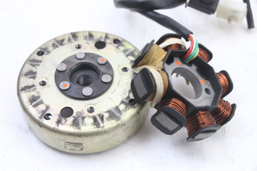 photo de ROTOR STATOR UNIVERSAL BIKE ZN50QT-11B 50 (2018 - 2021)
