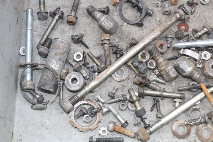 photo de SCREWS BAG PEUGEOT ELYSTAR 125 (2002 - 2007)