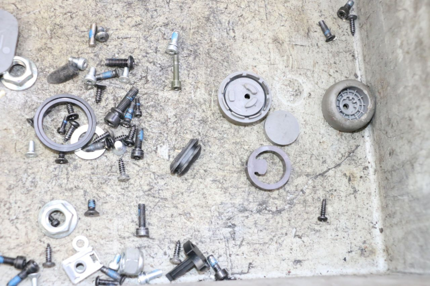 photo de BOLT HARDWARE BAG SEGWAY NINEBOT F65I 1