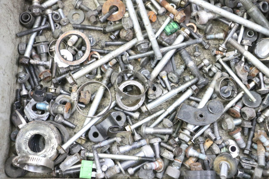 photo de SCREWS BAG YAMAHA FZ6 FAZER S2 600 (2007 - 2011)