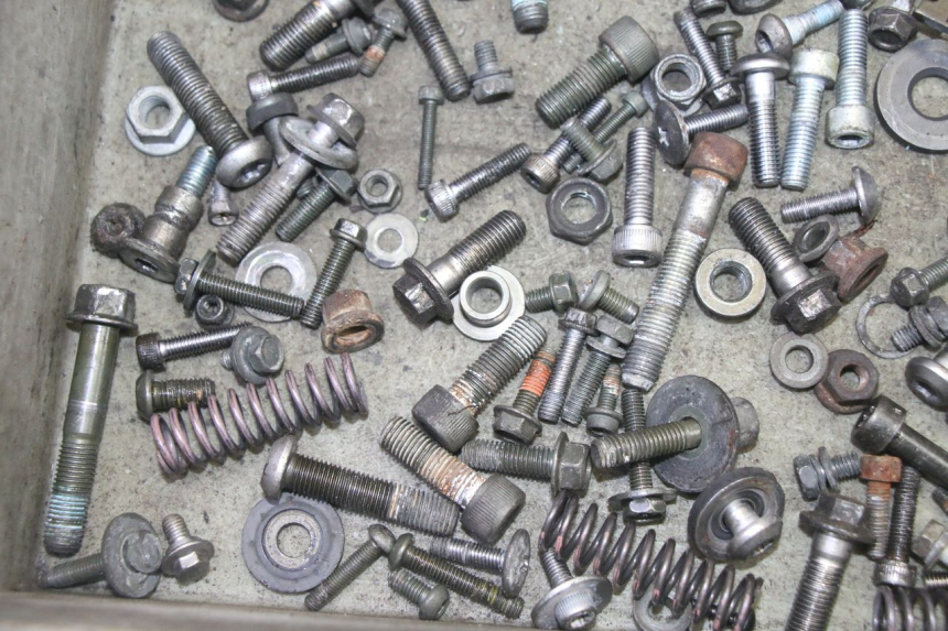 photo de SCREW HARDWARE BAG YAMAHA FZ6 N FAZER 600 (2004 - 2006)