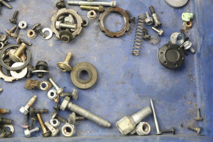 photo de SCREWS BAG PEUGEOT JET FORCE CARBU 50 (2003 - 2016)