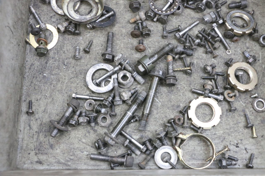 photo de SCREW FASTENER BAG PEUGEOT KISBEE 4T 50 (2010 - 2017) - Zoom on usage condition