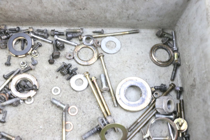 photo de SCREW FASTENER BAG PEUGEOT KISBEE 4T 50 (2010 - 2017) - Zoom on usage condition